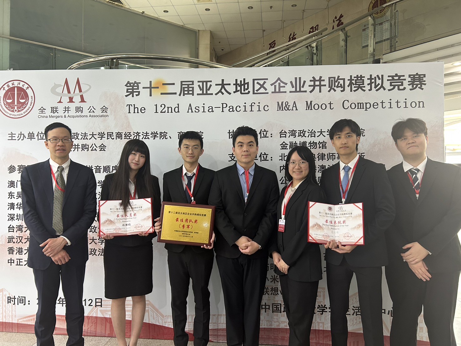 圖四：左至右 何克助理教授、林燁昀、周育銘、詹哲維、陳彥薰、羅元佑、董昌鑫.jpg